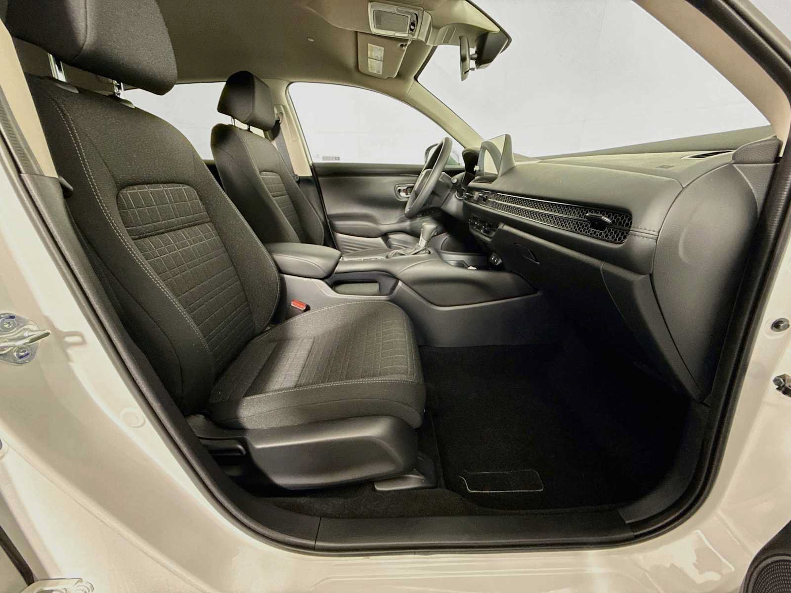 Used 2027 Honda HR-V LX image 25