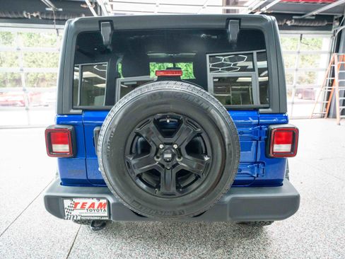 Used 2020 Jeep Wrangler Sport AWD/4WD image 3