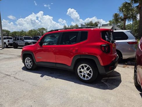 Used 2019 Jeep Renegade Latitude FWD image 4