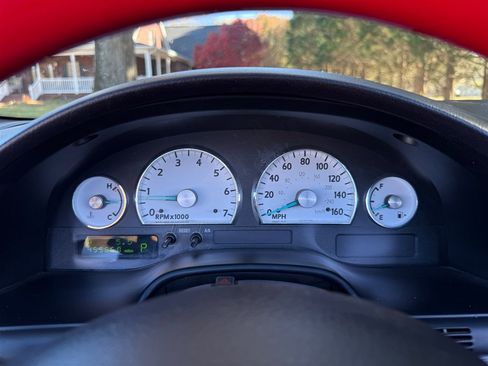 Used 2004 Ford Thunderbird image 44