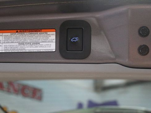 Used 2020 Toyota Sienna SE image 12