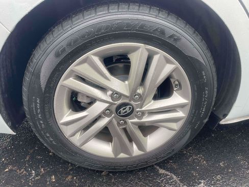 Used 2019 Hyundai Elantra Value Edition FWD image 11