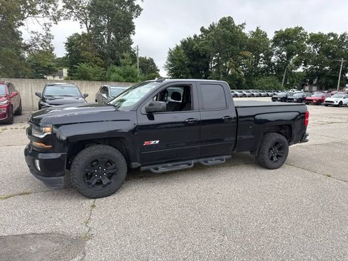 Used 2018 Chevrolet Silverado 1500 LT w/ Midnight Edition AWD/4WD image 5