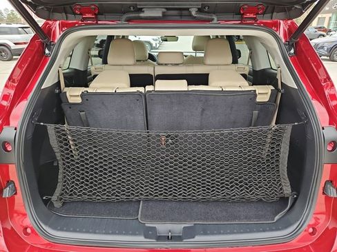 Used 2021 Toyota Highlander XLE image 21