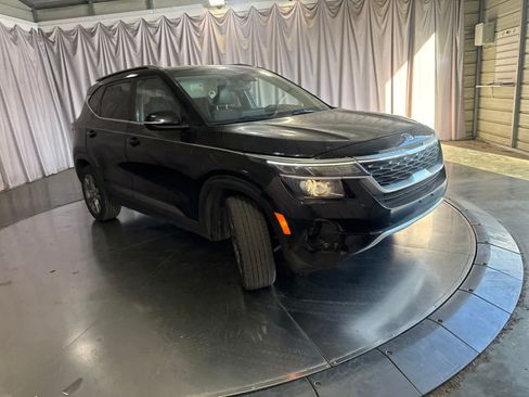 Used 2021 Kia Seltos S AWD/4WD image 3