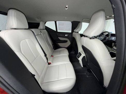 Used 2019 Volvo XC40 T4 Momentum FWD image 17