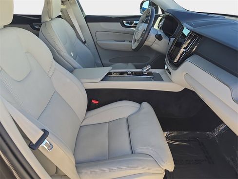 Used 2023 Volvo XC60 T8 Ultimate image 12