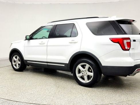 Used 2017 Ford Explorer XLT w/ Equipment Group 202A image 6