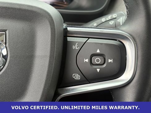 Certified 2025 Volvo XC40 B5 Plus AWD/4WD image 19