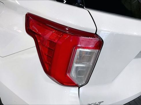 Used 2023 Ford Explorer XLT w/ Equipment Group 202A AWD/4WD image 33