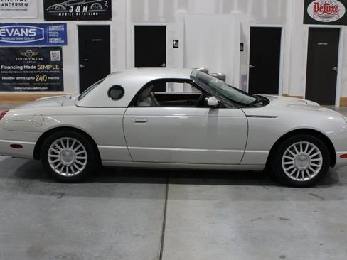 Used 2005 Ford Thunderbird 50th Anniversary RWD image 21