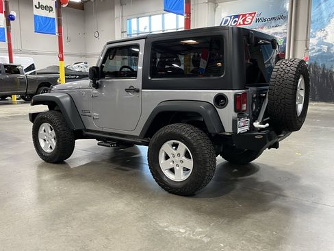 Used 2018 Jeep Wrangler Sport AWD/4WD image 3