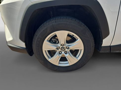 Used 2020 Toyota RAV4 XLE w/ Convenience Package FWD image 9