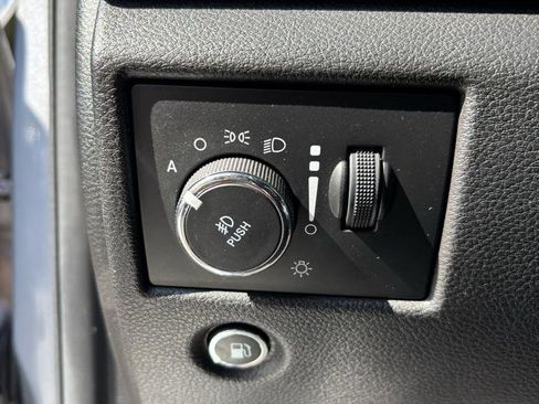Used 2018 Jeep Grand Cherokee Limited AWD/4WD image 10
