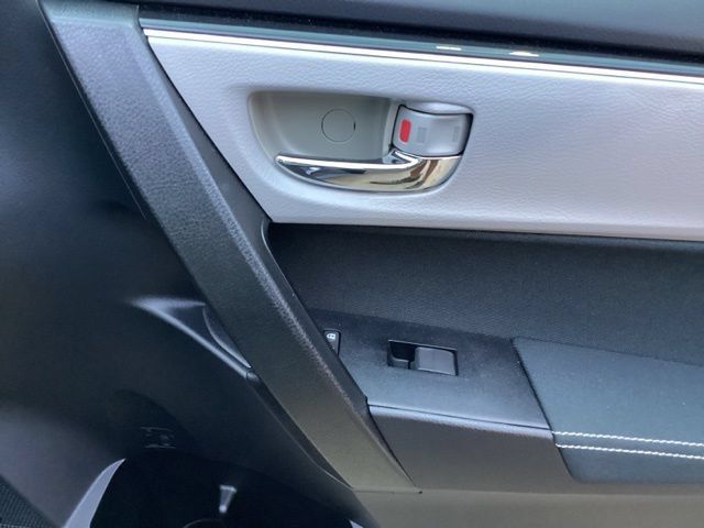 Used 2018 Toyota Corolla LE FWD image 18