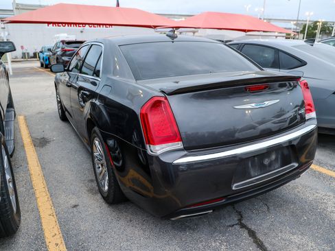 Used 2021 Chrysler 300 Touring w/ Driver Convenience Group image 10