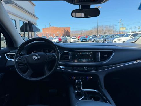 Used 2019 Buick Enclave Essence image 12