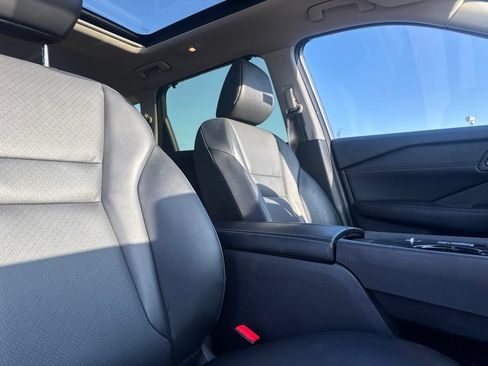 Used 2024 Nissan Rogue SV w/ SV Premium Package FWD image 25