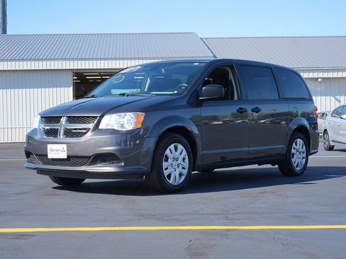 Used 2020 Dodge Grand Caravan SE w/ UConnect Hands-Free Group FWD image 7