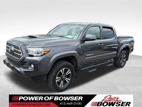 Used 2017 Toyota Tacoma TRD Sport AWD/4WD image 1