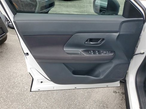 Used 2025 Nissan Kicks S image 7