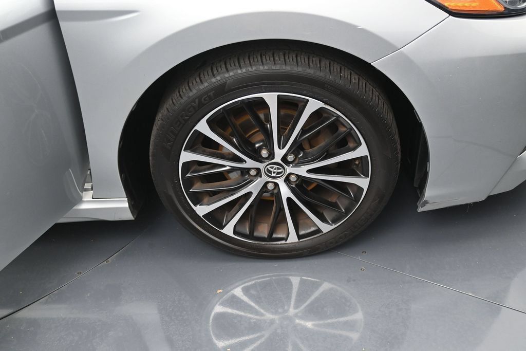 Used 2018 Toyota Camry SE FWD image 33
