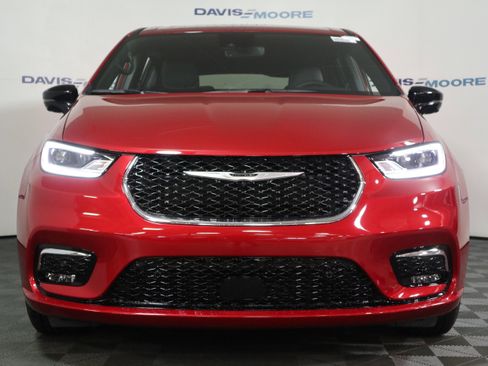 New 2026 Chrysler Pacifica Select image 13