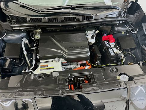 Used 2025 Nissan Leaf S FWD image 33