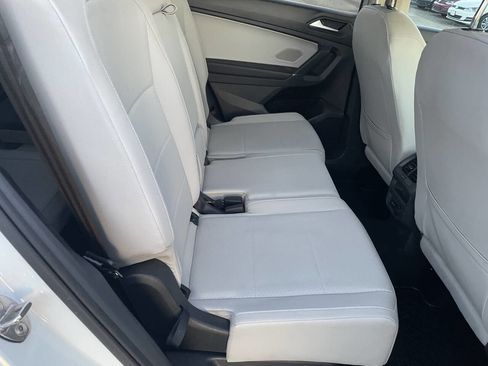 Used 2020 Volkswagen Tiguan SE image 18