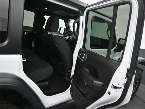 Used 2024 Jeep Wrangler Unlimited Rubicon 4xe image 12