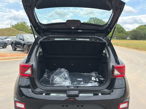New 2026 Hyundai Venue SEL FWD image 19