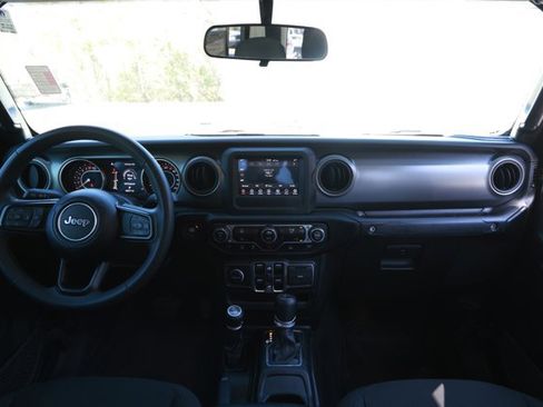 Used 2023 Jeep Gladiator Willys AWD/4WD image 29