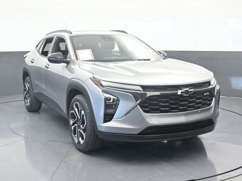 Used 2024 Chevrolet Trax RS w/ Sunroof Package image 9