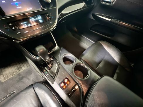 Used 2018 Toyota Avalon XLE image 26