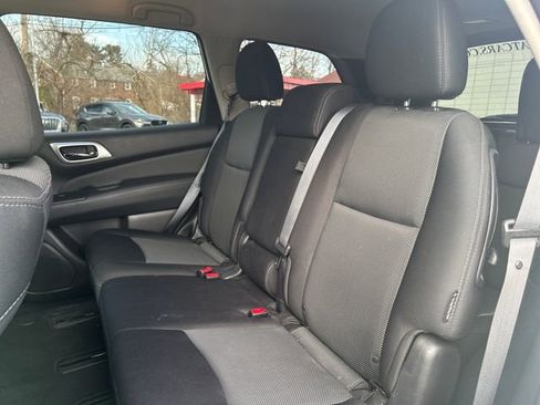Used 2018 Nissan Pathfinder S image 24