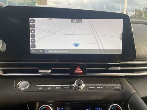 Used 2025 Hyundai Elantra SEL image 32