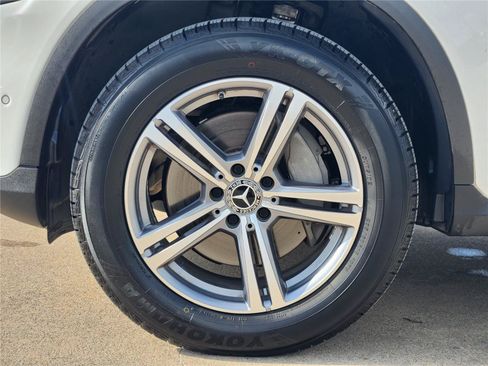 Used 2021 Mercedes-Benz GLC 300 4MATIC image 9