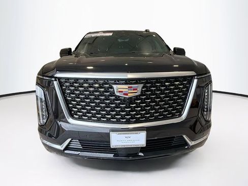 Used 2025 Cadillac Escalade ESV Premium Luxury image 2