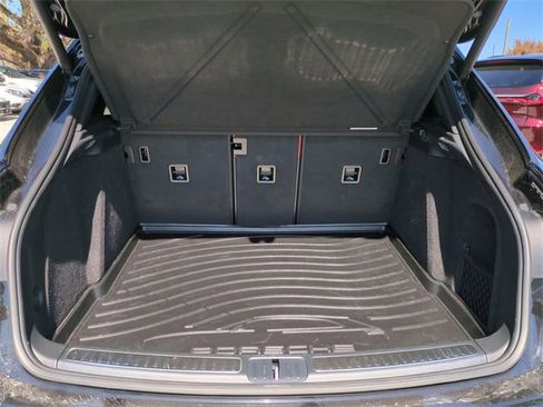 Used 2023 Porsche Macan image 14