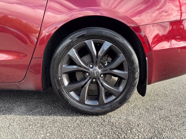 Used 2019 Chrysler Pacifica Touring Plus w/ Advanced Safetytec Group FWD image 15