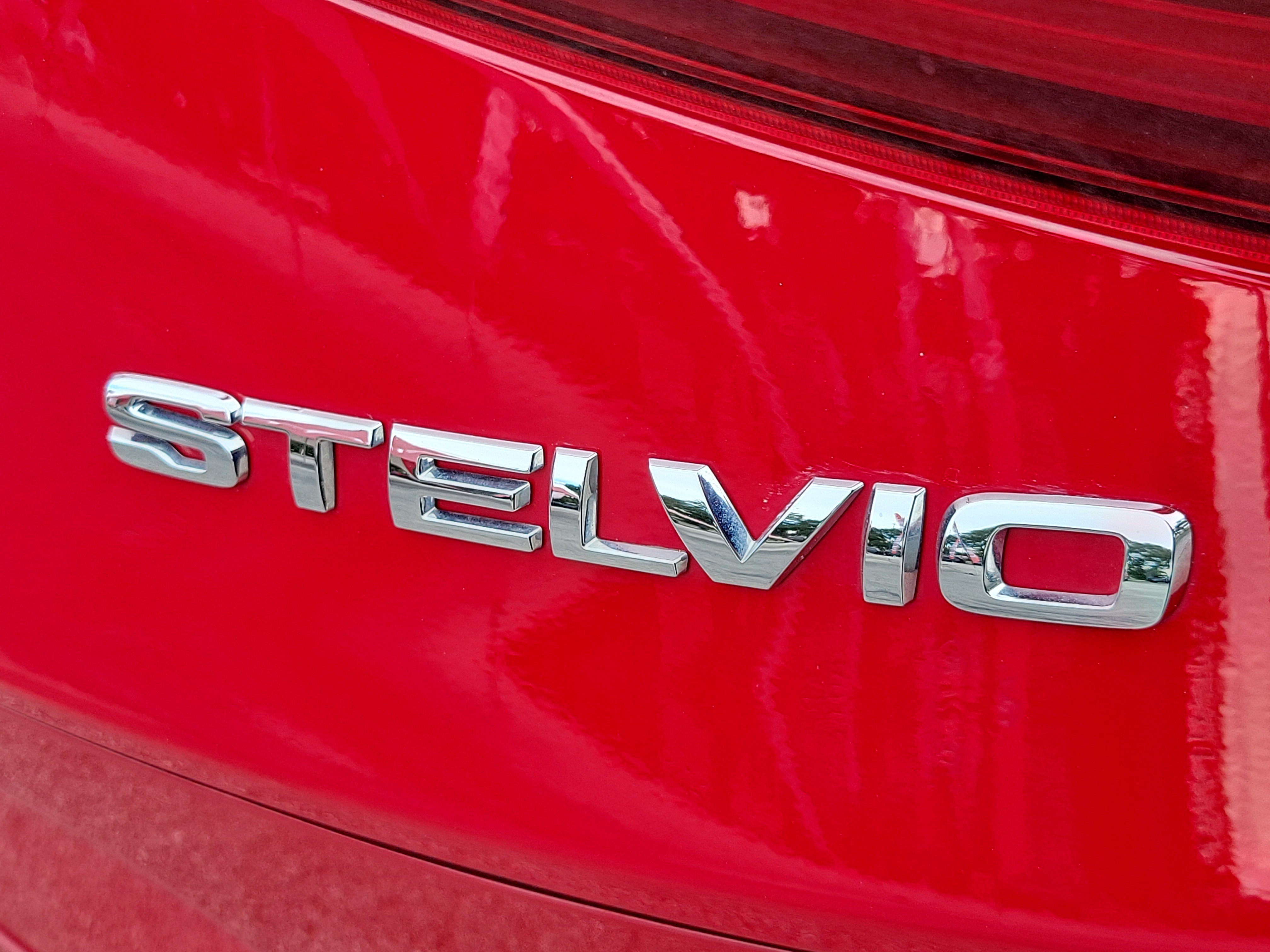 Used 2018 Alfa Romeo Stelvio Ti Sport AWD/4WD image 6