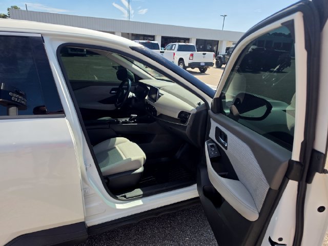 Used 2021 Nissan Rogue SV FWD image 13