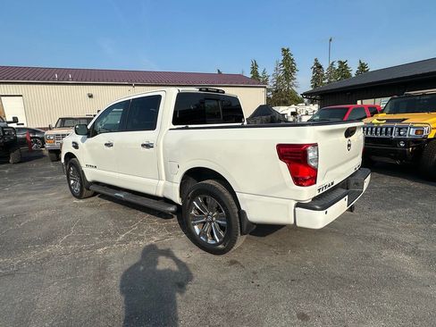 Used 2017 Nissan Titan SL image 3
