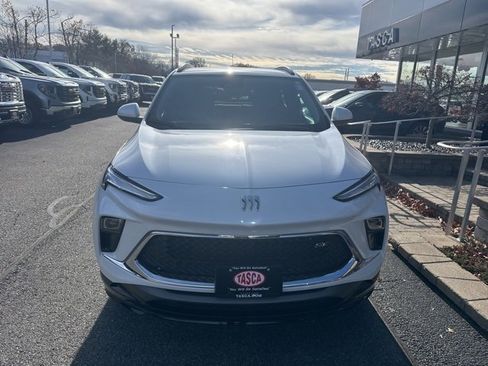 Used 2024 Buick Encore GX Sport Touring image 2