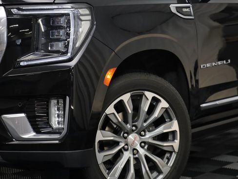 Used 2021 GMC Yukon Denali w/ Denali Premium Package image 3