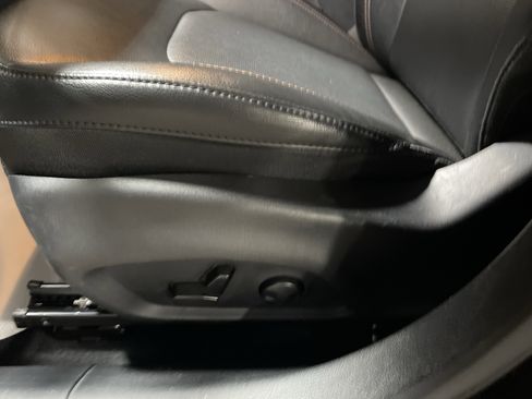 Used 2022 Jeep Compass Limited image 9