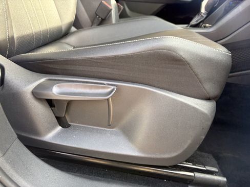 Used 2022 Volkswagen Tiguan SE w/ Panoramic Sunroof Package FWD image 29