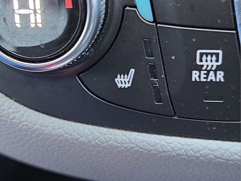 Used 2018 Chevrolet Equinox LT image 28