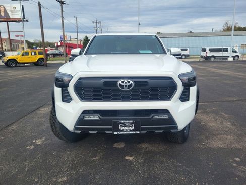 Used 2025 Toyota Tacoma TRD Off-Road image 22