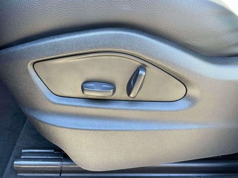 Used 2024 Porsche Cayenne Base image 18